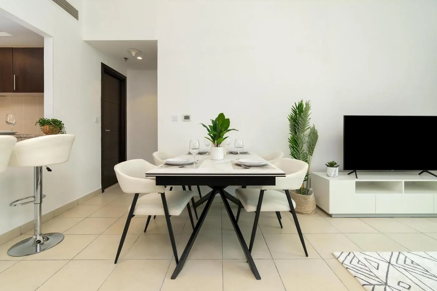 Opulent 1 Bedroom Marina View Dubai Apartment