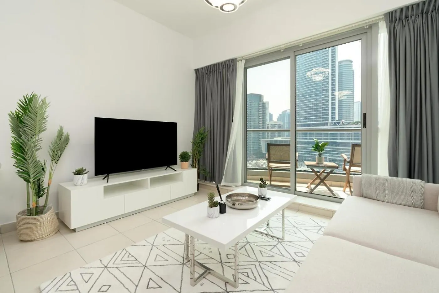 Opulent 1 Bedroom Marina View location